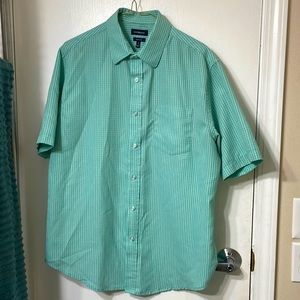 CROFT & Barrow green and white plaid Size M. Easy care short sleeve, button down